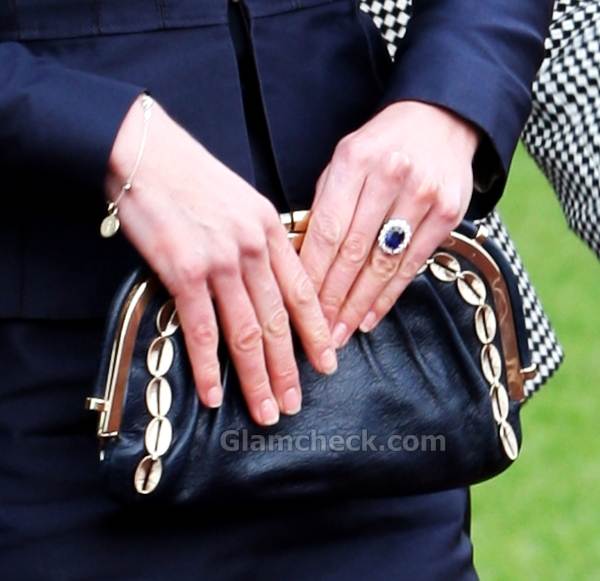 kate middleton engagement ring details. Kate Middleton engagement ring