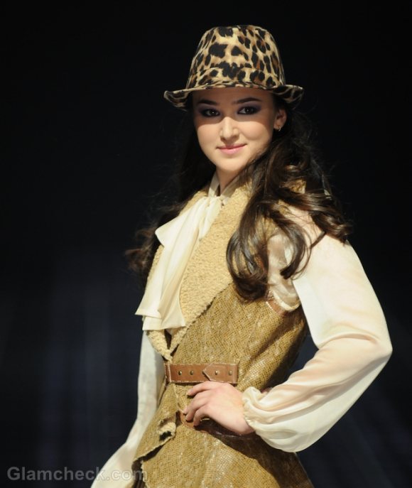 How-to-wear-animal-prints-leopard-print-hat