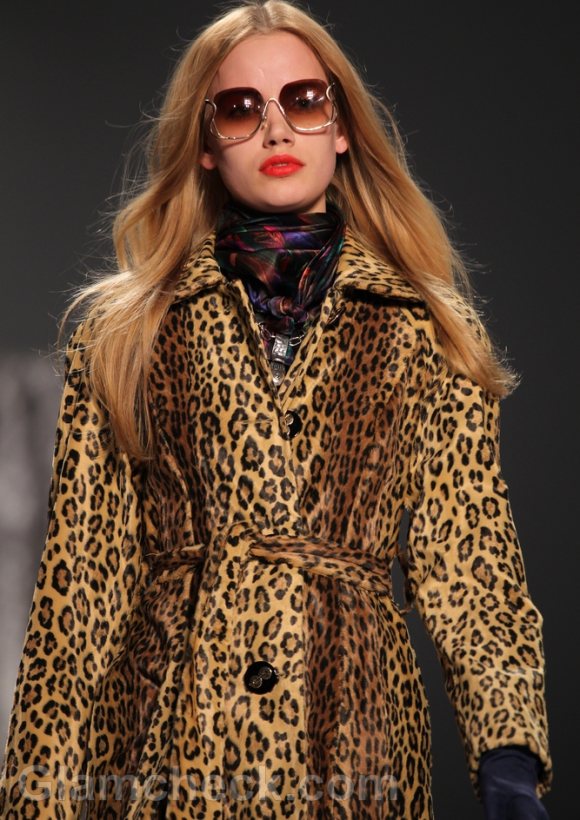 How-to-wear-animal-prints-leopard-print-jacket