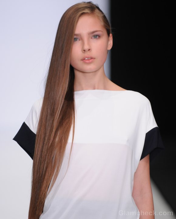 Hairstyle How To : Side-Swept Straight Long Hair